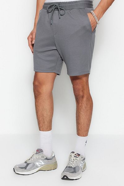 Trendyol Collection Anthrazitfarbene Premium-Schnürshorts – reguläre Passform mit Etikett TMNSS23SR00034