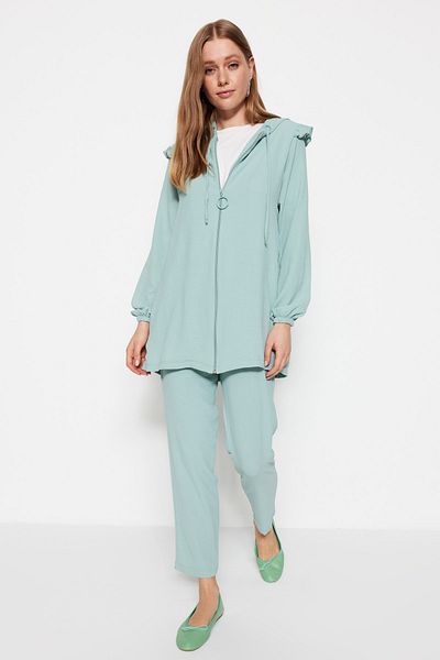 Trendyol Modest طقم بنطلون تونيك وبنطلون منسوج بكتف مكشكش من النعناع TCTSS23US00093