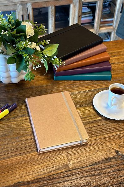 Victoria's Journals Venzi Hard Covered Elastic Non-Dated Thick Leaf Dotted Notebook 15x21 Cm (a5) Copper