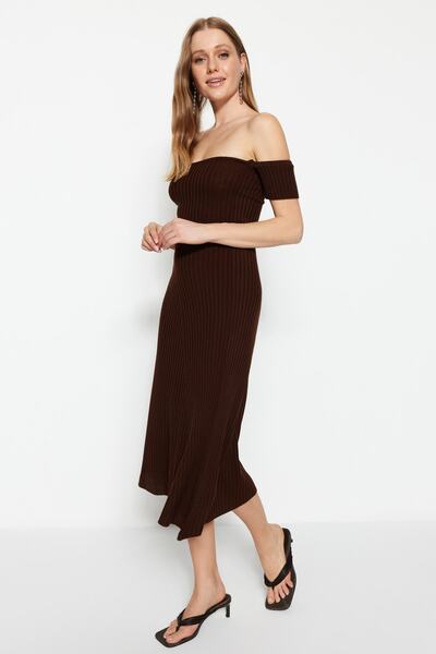 Trendyol Collection Коричнева сукня міді трико з коміром Кармен