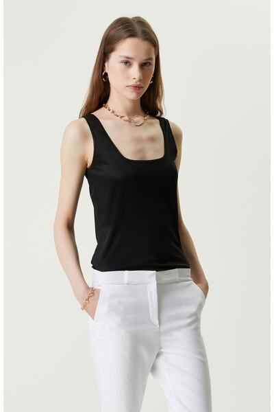 Network Siyah Kare Yaka Askılı T-shirt