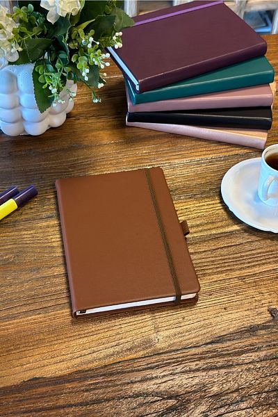 Victoria's Journals Venzi Hard Cover Elastic Non-Dated Thick Leaf Dotted Notebook 15x21 Cm (a5) Brown