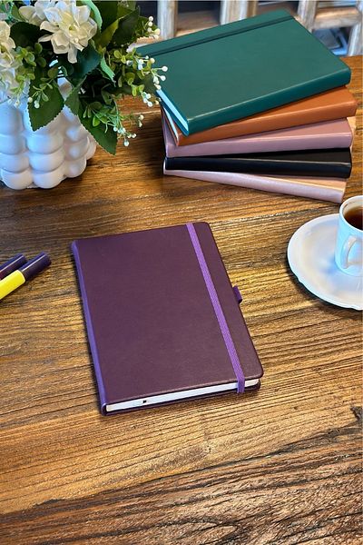 Victoria's Journals Venzi Hard Cover Elastic Non-Dated Thick Leaf Dotted Notebook 15x21 Cm (a5) Wine