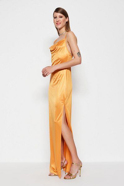 Trendyol Collection Πορτοκαλί πλεκτό σατέν μακρύ βραδινό φόρεμα TPRSS23AE00088