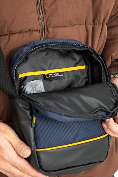 YOGII Geantă de umăr și piept model Bologna cu curea de calitate și fermoar