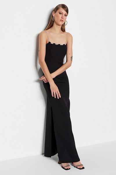 Trendyol Collection Długa suknia wieczorowa z czarną podszewką, błyszczącą, wysadzaną klejnotami TPRSS23AE00087