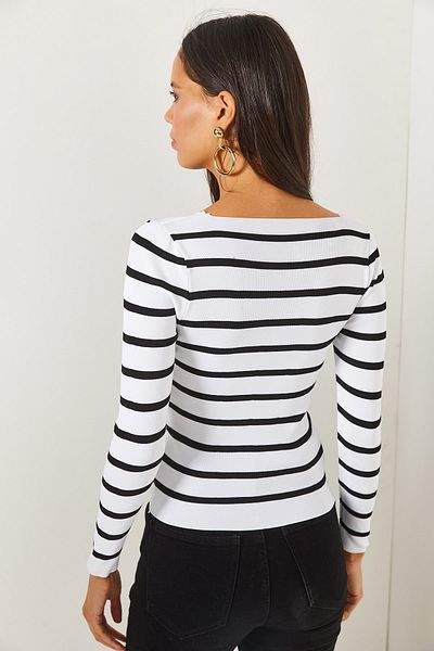 Olalook Weiß gestreifte Basic-Strickbluse mit quadratischem Kragen für Damen BLZ-19001114