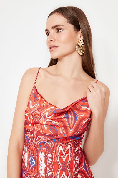 Trendyol Collection Saténové krátké večerní šaty s límečkem Degaje - barevné TPRSS22EL2034