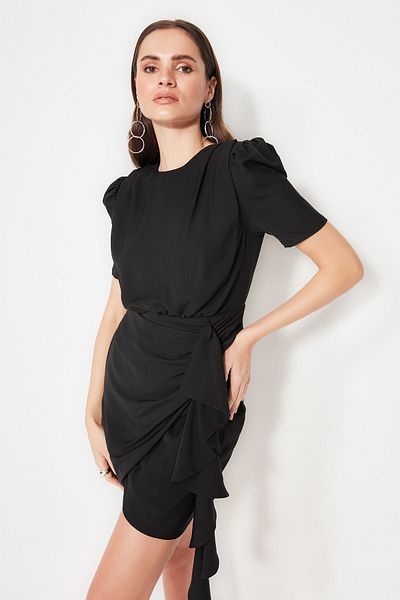 Trendyol Collection Tkané krátké večerní šaty - Černý detail se stahovací šňůrkou TPRSS22EL2634