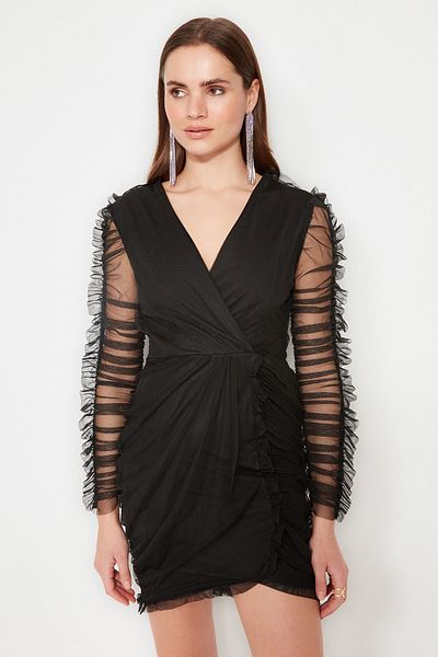 Trendyol Collection Schwarzes drapiertes Abendkleid mit Tülldetail - TPRSS21EL0004