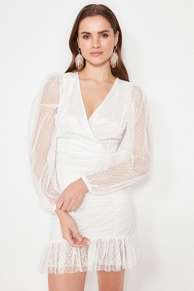 Trendyol Collection Ecrufarbenes, drapiertes, kurzes Abendkleid aus Strick - Abendkleid TPRSS20EL0317