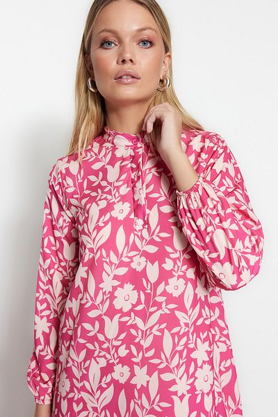 Trendyol Modest Tmavě růžová květinová polovina sukně Tkané šaty s volánkovou podšívkou TCTSS21EL3353