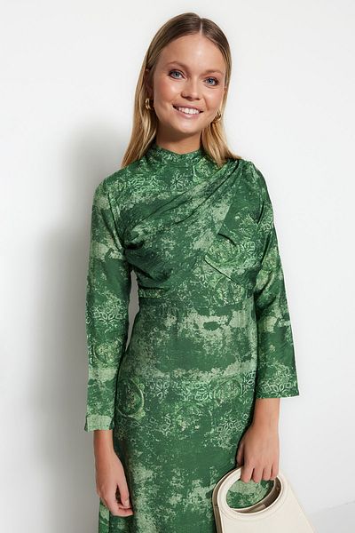 Trendyol Modest Grünes gemustertes, zweireihiges, detailliert gewebtes Kleid mit Kragen TCTSS23EB00225