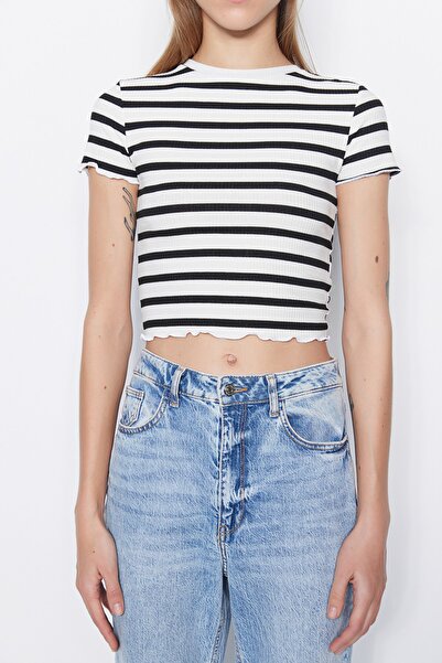 Trendyol Collection Λευκή ριγέ Baby Overlock Λεπτομερής Εφαρμογή Crop Πλεκτή Μπλούζα με ραβδώσεις TWOSS23BZ00506
