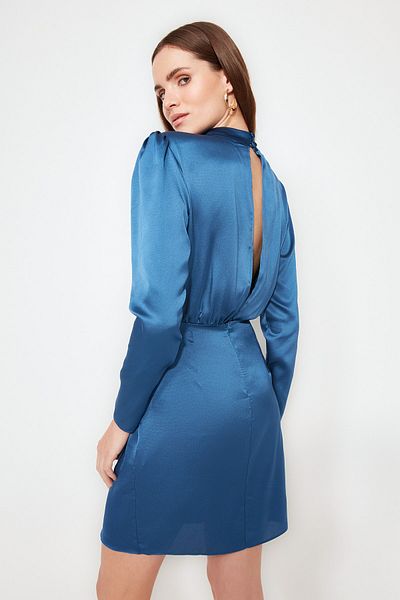 Trendyol Collection Kurzes Abendkleid aus Satingewebe von Saks - TPRAW22EL1217