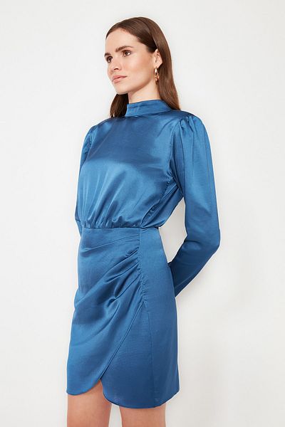 Trendyol Collection Kurzes Abendkleid aus Satingewebe von Saks - TPRAW22EL1217