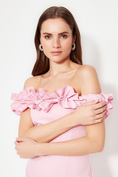 Trendyol Collection Rochie de seara cu guler roz-liliac TPRSS21EL1515