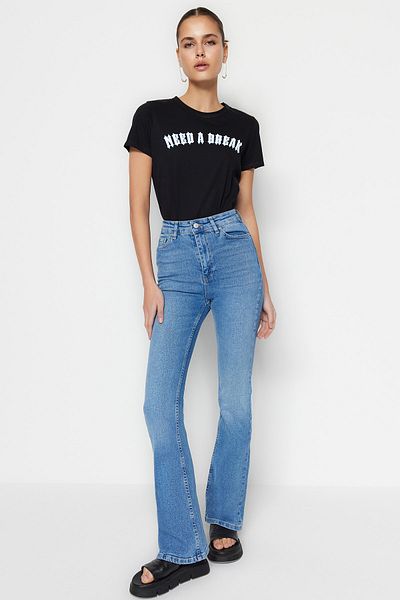Trendyol Collection Blaue, mehr haltbare, ausgestellte Jeans mit hoher Taille TWOSS23JE00063