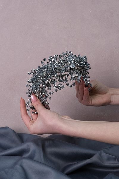 Hobigram Henna și coroană de mireasă cu model de flori cu mărgele simplu argintiu – Coroană, piatră de cristal, model elegant, coroană de mireasă –