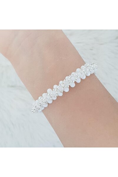 Handmade By HLY سوار أبيض اللون مع تفاصيل حجر كريستال مطرز يدويًا