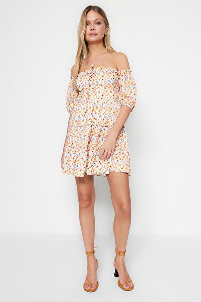 Trendyol Collection Tarka derekú mini szőtt bélelt fodros virágmintás szőtt ruha TWOSS21EL3292