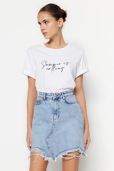 Trendyol Collection Hellblauer, zerrissener Mini-Jeansrock TWOSS23ET00287
