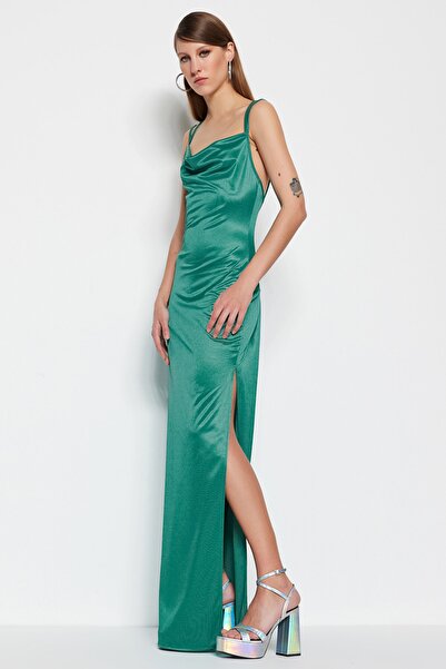 Trendyol Collection Benzínové pletené saténové dlouhé večerní šaty TPRSS23AE00088