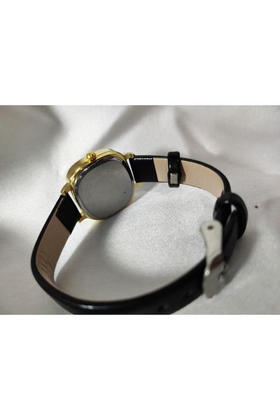 Ricardo Minimal Vintage Women's Wrist