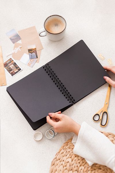 Matt Notebook Caiet de memorie pătrat cu frunze negre 18x21 + stilou Uni-ball Um-153 Signo Broad White 1,0 mm