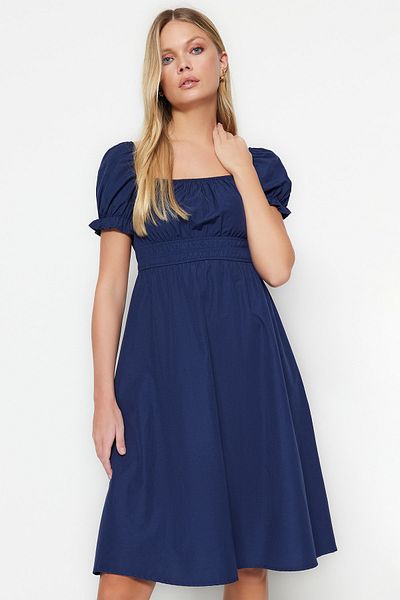 Trendyol Collection Marineblaues Skater-/Taillenöffnungs-Midikleid aus Webstoff mit Ballonärmeln TWOSS22EL1768