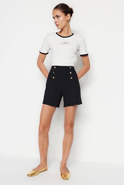 Trendyol Collection Detailní zapínání na knoflík z černého zlata s vysokým pasem Chytré pletené šortky TWOSS23SR00116