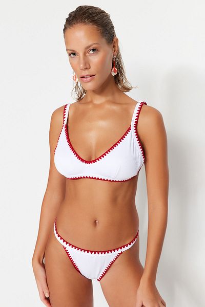 Trendyol Collection Detailní díl bikin s bílým pruhem TBESS21BU0397