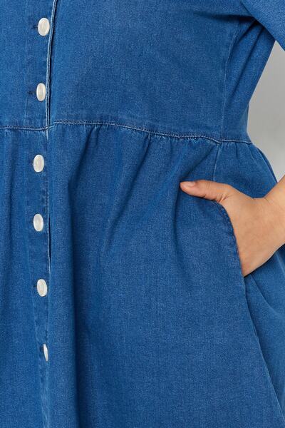 Trendyol Curve Kék derék nyíló/Skater V-nyakú farmer ruha TBBSS23AH00078