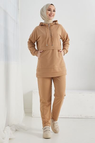 InStyle Podwójny garnitur Arves z kapturem i zamkiem błyskawicznym – Camel