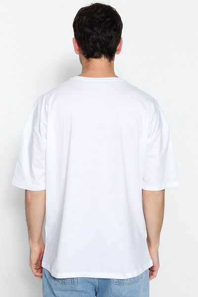Trendyol Collection Übergroßes weißes Baumwoll-T-Shirt - TMNSS22TS0318