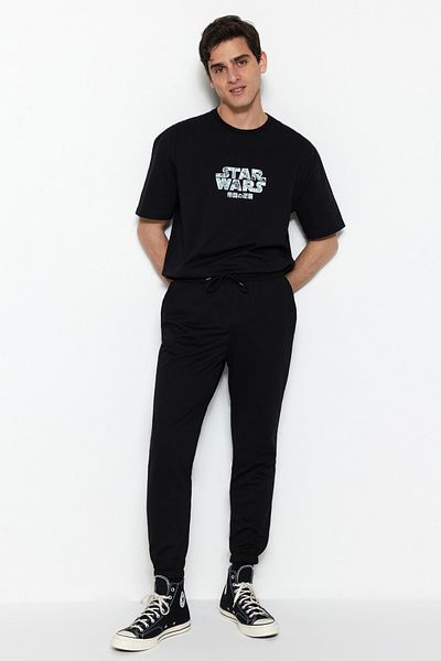 Trendyol Collection Schwarze Jogginghose mit Gummibeinen - Normale Passform TMNSS21SR0429