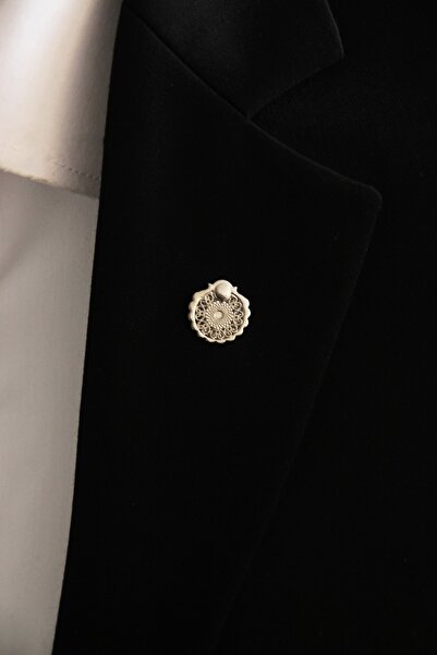 Le Voux Gri Renk Ceket Yaka Iğnesi Broş Rozet