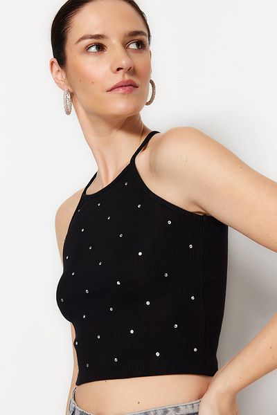 Trendyol Collection Schwarze, detaillierte, eng anliegende, gerippte, dehnbare Strickbluse in Stone TWOSS23BZ00568