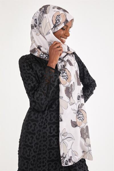 Differenza Hydrangea Shawl Ecru