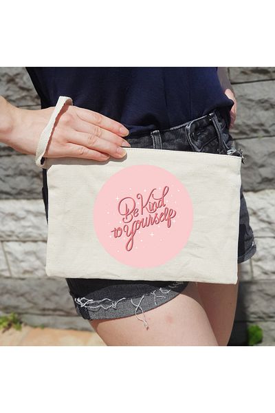 PEKSHOP Γυναικεία μπεζ τσάντα Clutch - Be Kind Yourself Written Lined Makeup Bag