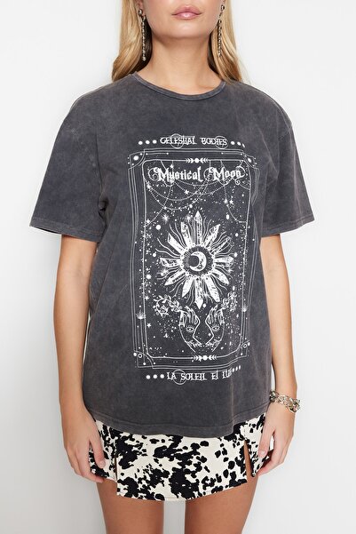 Trendyol Collection Antracitově vybledlý efekt Pletené tričko Boyfriend/široký vzor TWOSS23TS00110