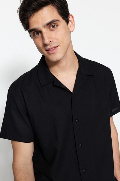 Trendyol Collection Μαύρο Unisex κοντομάνικο πουκάμισο με χαλαρή εφαρμογή TMNSS23GO00064
