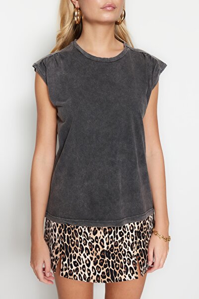 Trendyol Collection Antracit 100% bavlna Vybledlý efekt Pletené tričko Basic Crew Krk TWOSS23TS00163