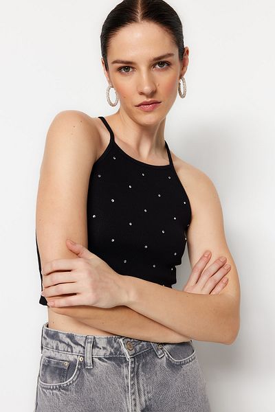 Trendyol Collection Schwarze, detaillierte, eng anliegende, gerippte, dehnbare Strickbluse in Stone TWOSS23BZ00568
