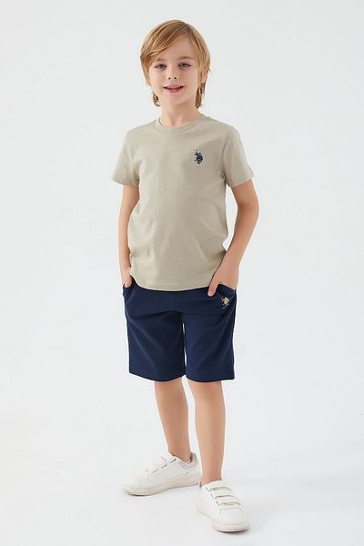 U.S. Polo Assn. بدلة برمودا للأولاد باللون الكاكي الفاتح من Live Naturals