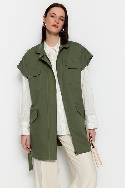 Trendyol Modest Khakifarbene, gewebte Weste mit breitem Schultergürtel und Gürtel TCTSS23YL00049