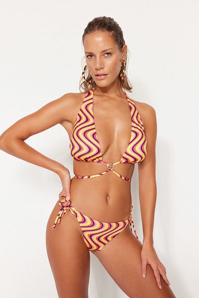 Trendyol Collection Abstract Patterned Regular Leg Bikini Set with Triangle Accessories TBESS23BT00033