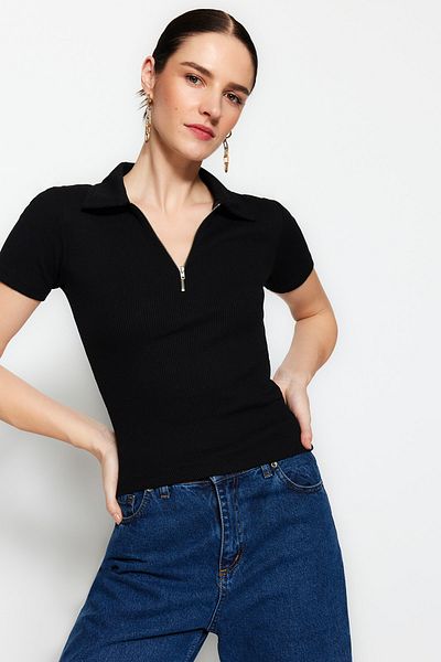 Trendyol Collection Μαύρο φερμουάρ Λεπτομερής Εφαρμογή Polo Λαιμόκοψη με ριμπ ελαστική πλεκτή μπλούζα TWOSS23BZ00496