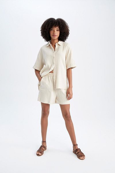 DeFacto Shorts - Beige - Mittlerer Bund