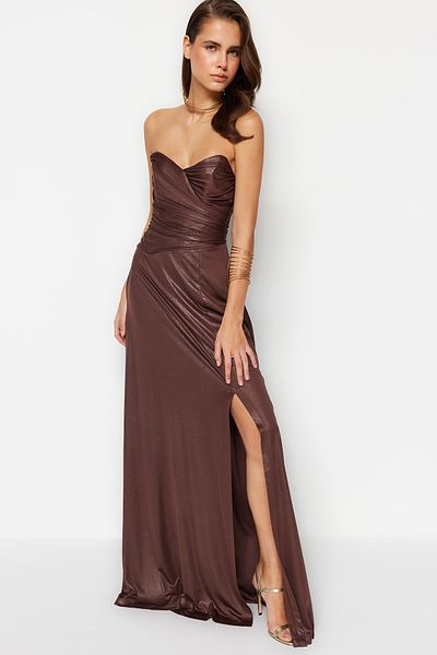 Trendyol Collection Бронзова довга вечірня сукня AKesim з блискучим корсетом TPRSS23AE00119